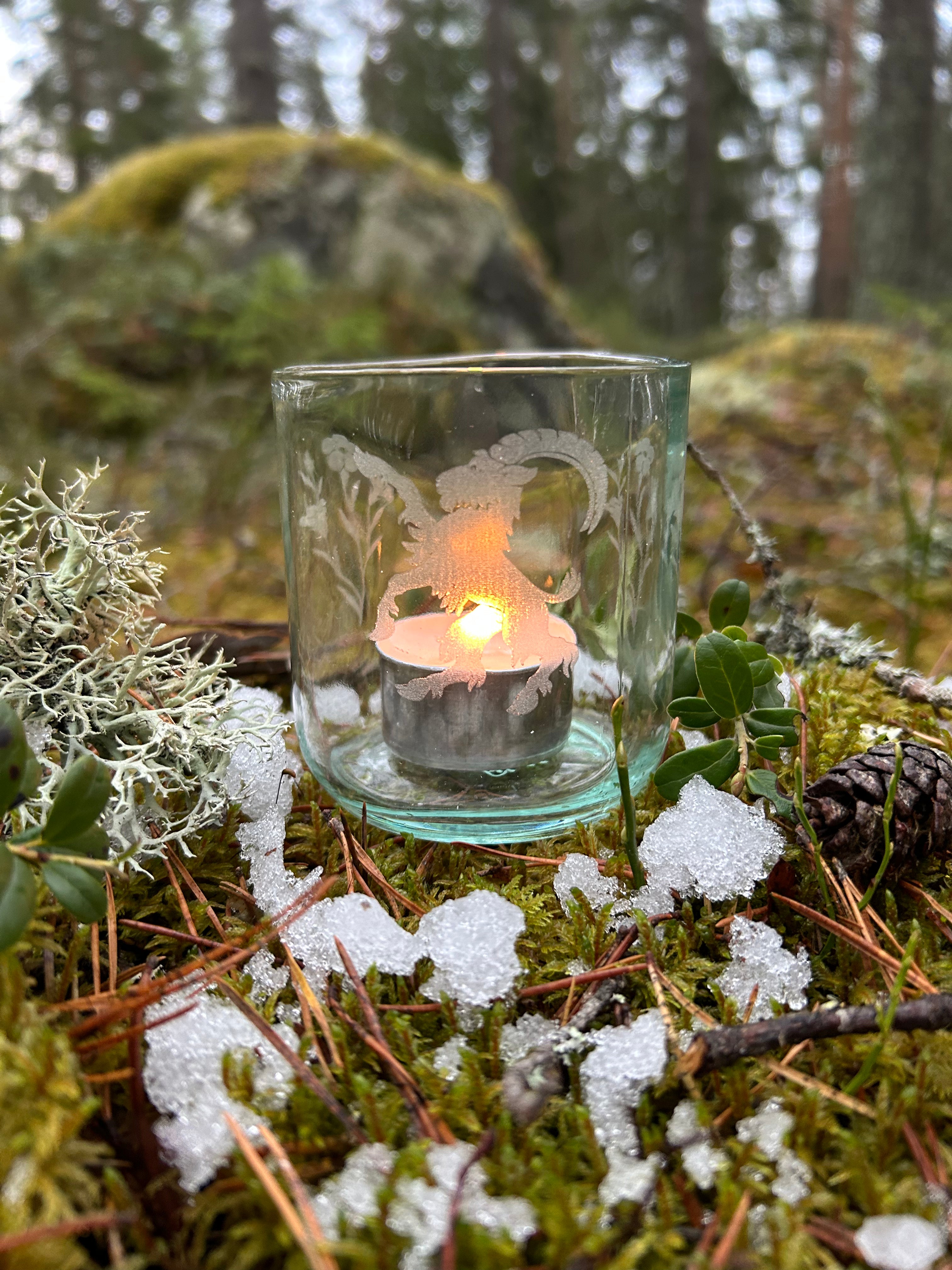 Hälsingebocken Med Linblomma